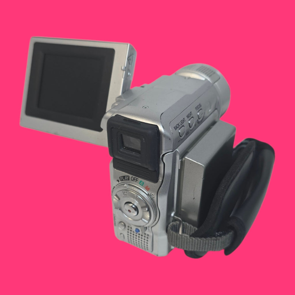 VIDEOCAMARA JVC GR-DX25E CON 2 BATERIAS Y CINTAS GRABACION EN MINIDV