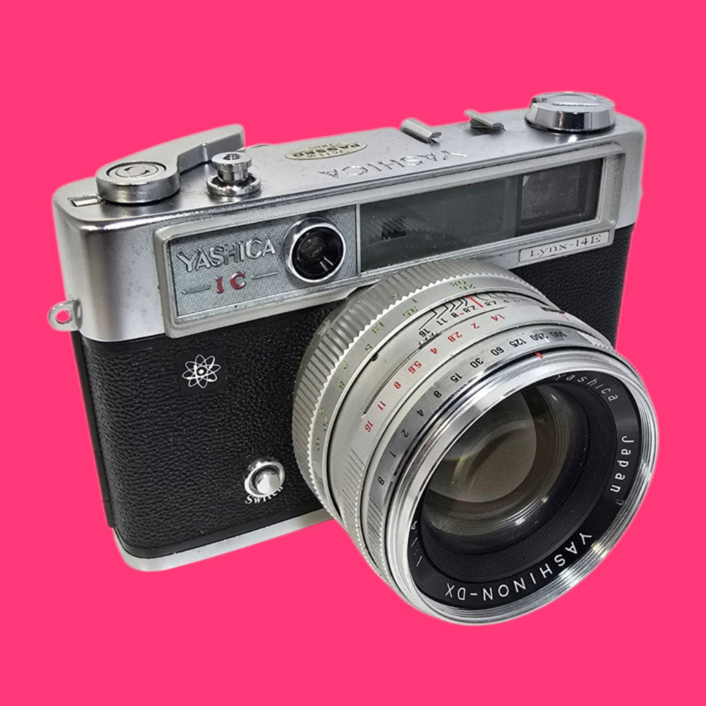 CAMARA DE FOTOS VINTAGE ANALOGICA YASHICA 1C PLATEADA Y NEGRA CON FUNDA PIEL NEGRA