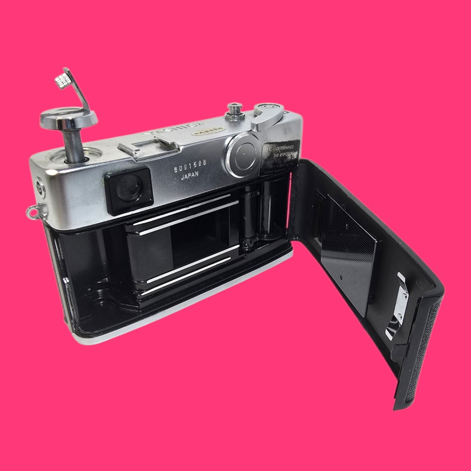 CAMARA DE FOTOS VINTAGE ANALOGICA YASHICA 1C PLATEADA Y NEGRA CON FUNDA PIEL NEGRA