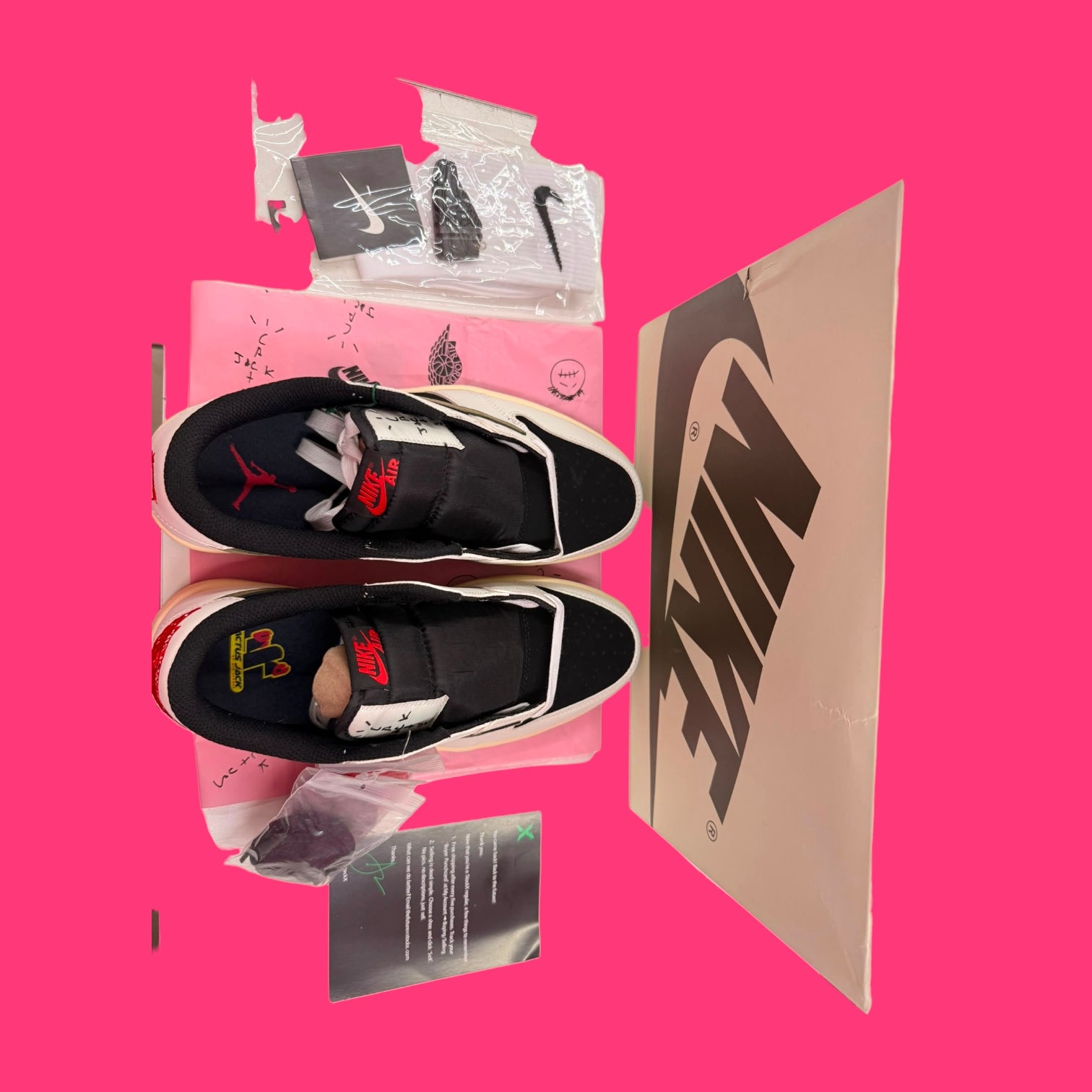 ZAPATILLAS JORDAN 1 TRAVIS SCOTT OLIVE T/44 NIKE WMNS AIR JORDAN 1 LOW OG SP DZ4137 VERDES, BEIGES Y NEGRAS EN CAJA A ESTRENAR