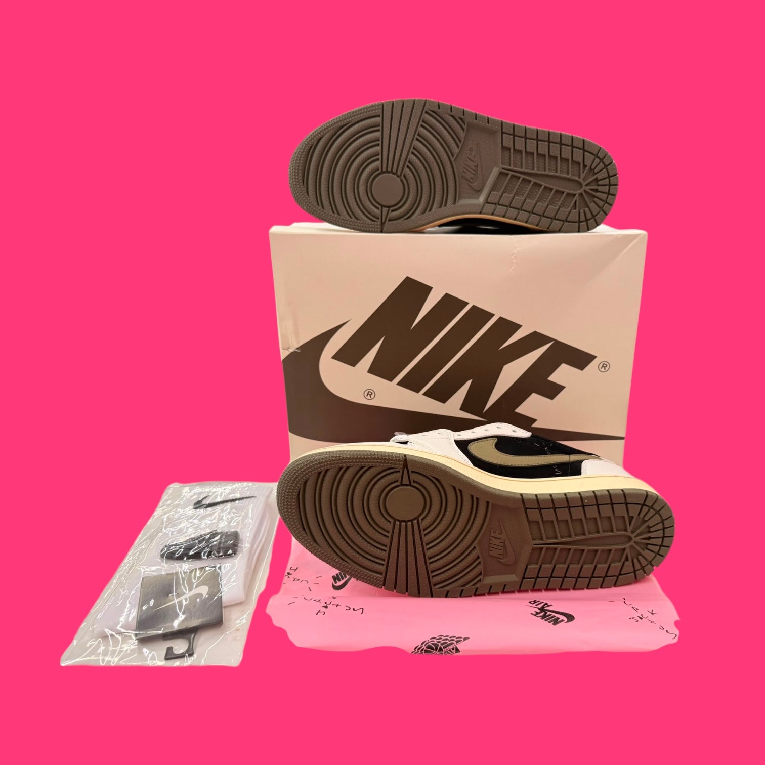 ZAPATILLAS JORDAN 1 TRAVIS SCOTT OLIVE T/44 NIKE WMNS AIR JORDAN 1 LOW OG SP DZ4137 VERDES, BEIGES Y NEGRAS EN CAJA A ESTRENAR