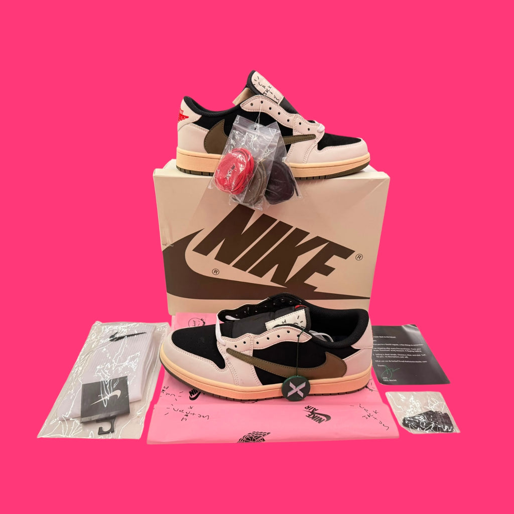 ZAPATILLAS JORDAN 1 TRAVIS SCOTT OLIVE T/44 NIKE WMNS AIR JORDAN 1 LOW OG SP DZ4137 VERDES, BEIGES Y NEGRAS EN CAJA A ESTRENAR