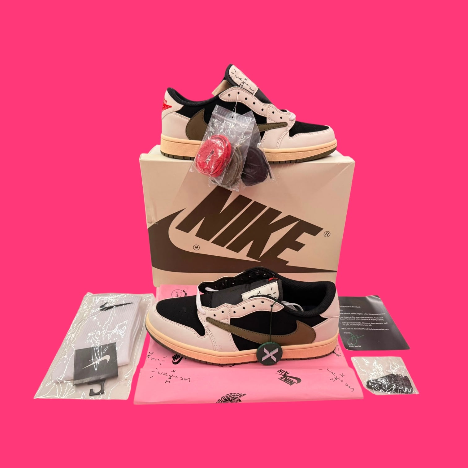 ZAPATILLAS JORDAN 1 TRAVIS SCOTT OLIVE T/44 NIKE WMNS AIR JORDAN 1 LOW OG SP DZ4137 VERDES, BEIGES Y NEGRAS EN CAJA A ESTRENAR